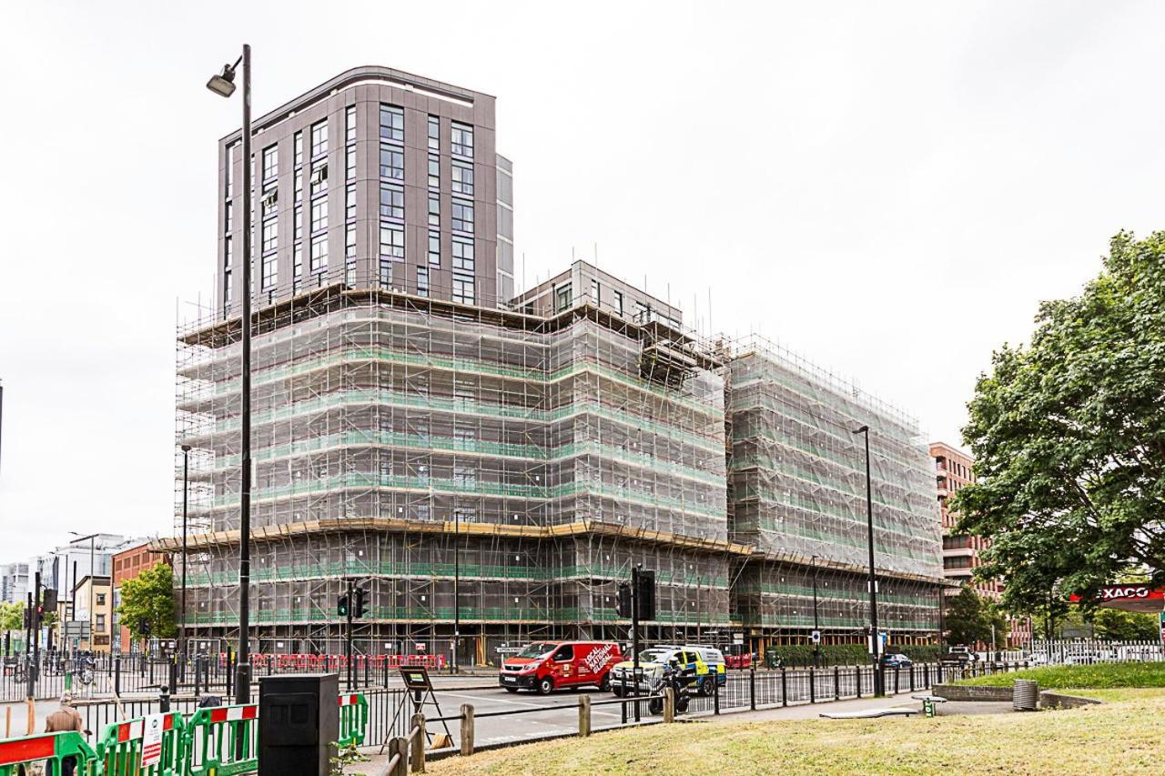 Apartment Canary Wharf Retreat With Scenic Balcony Views
